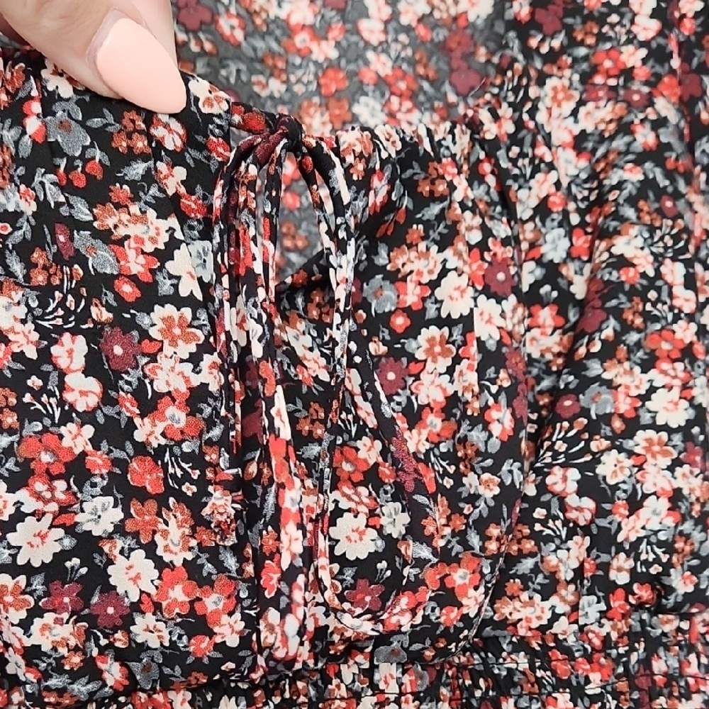 Floral Smocked Women's Top - Picture 4 of 8
